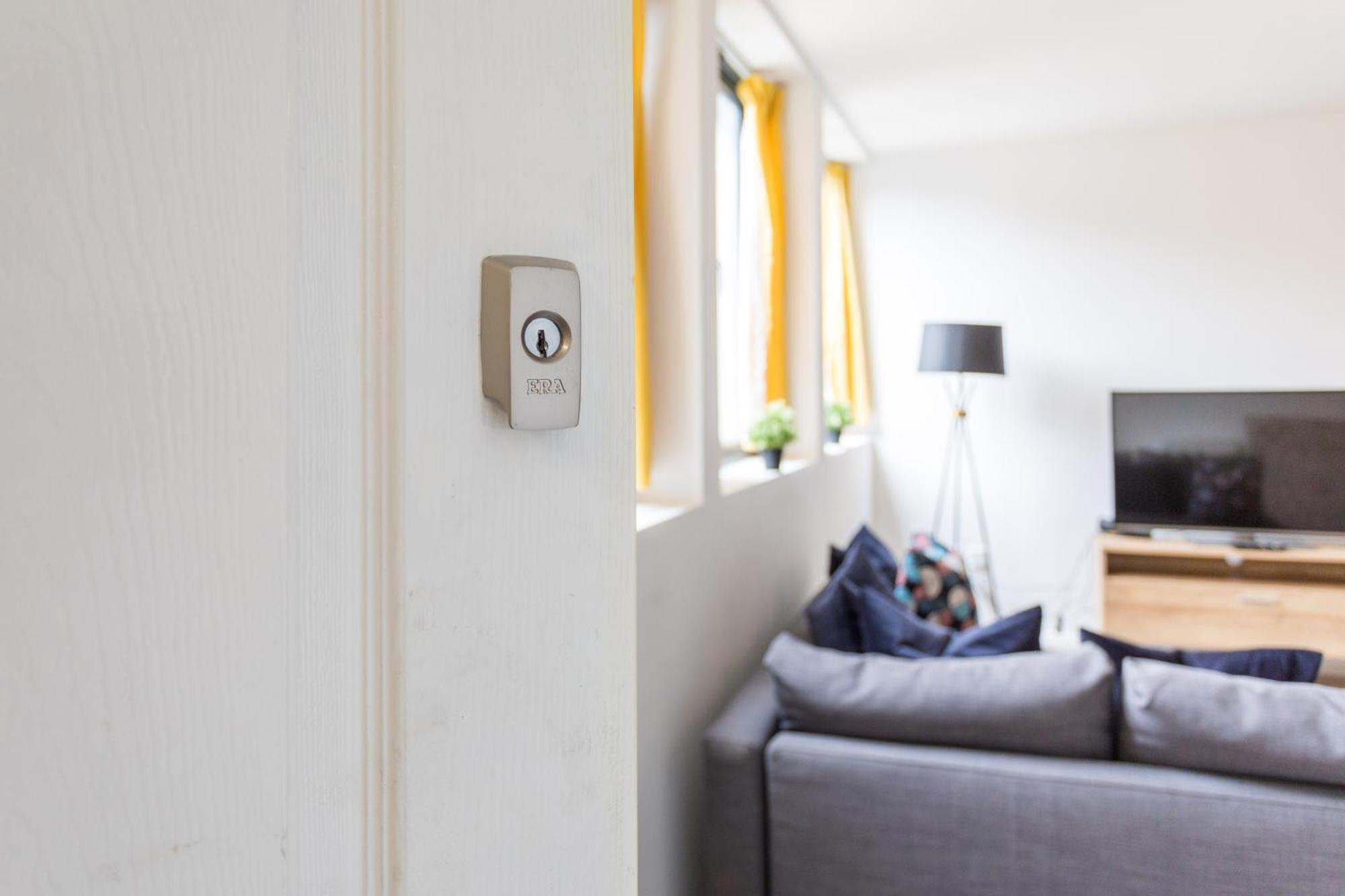 Flat 7- Spacious Studio Flat In The Heart Of Crawley Exterior foto