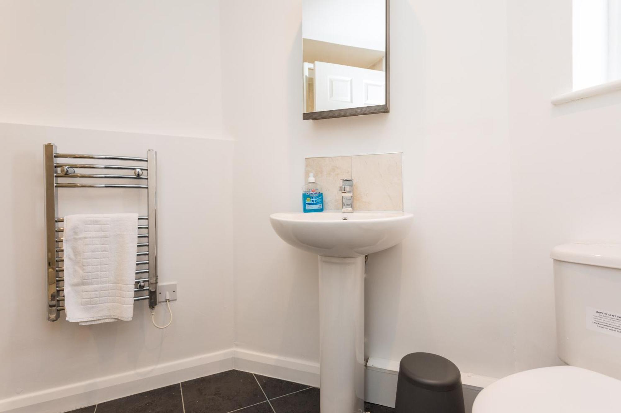 Flat 7- Spacious Studio Flat In The Heart Of Crawley Exterior foto