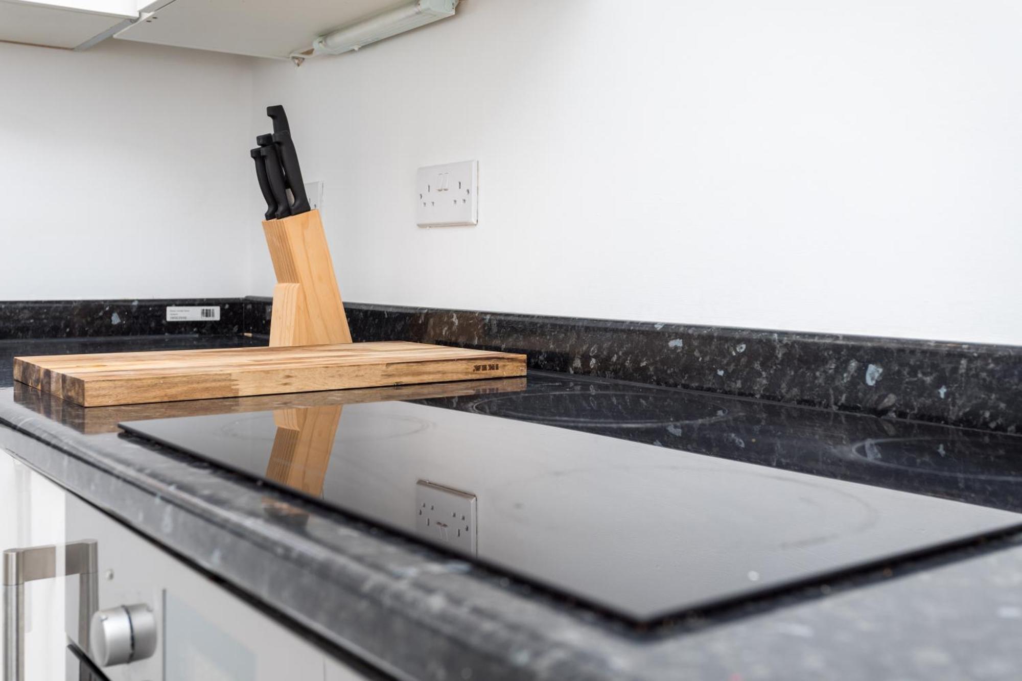 Flat 7- Spacious Studio Flat In The Heart Of Crawley Exterior foto